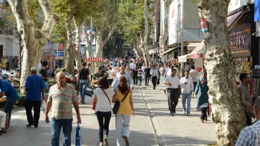 Askida lokma pendik carsi, hayır lokması dağıtımı