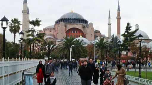 Askida lokma sultanahmet meydan, hayır lokması dağıtımı